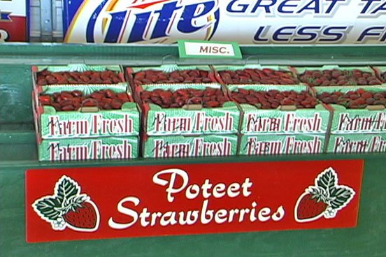 picture of strawberry flats at the Poteet Strawberry Festival
