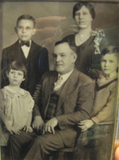 Oliver H, Bud, Sally with Mom and Dad (Albert Theophilus